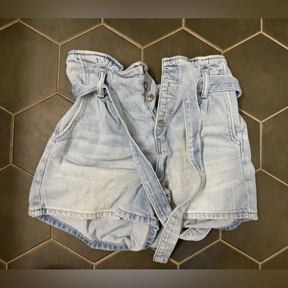 American Eagle shorts with tie
